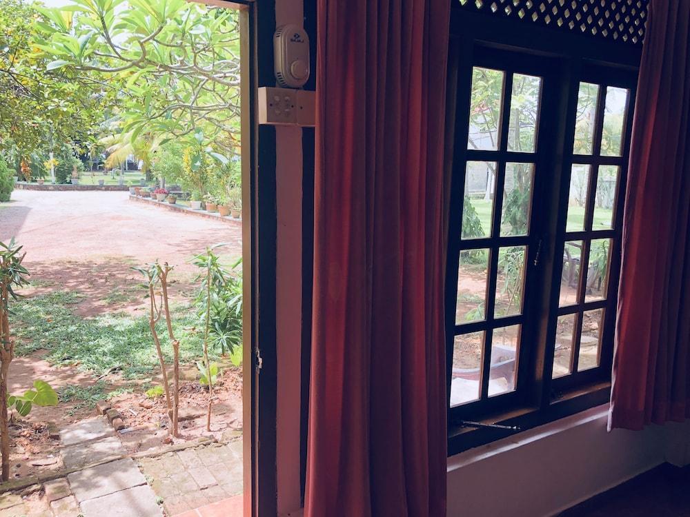 Hotel Lagoon Paradise Negombo Bagian luar foto