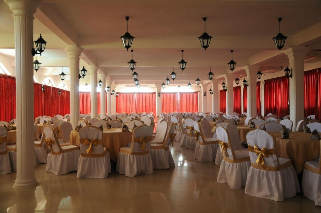 Hotel Lagoon Paradise Negombo Bagian luar foto