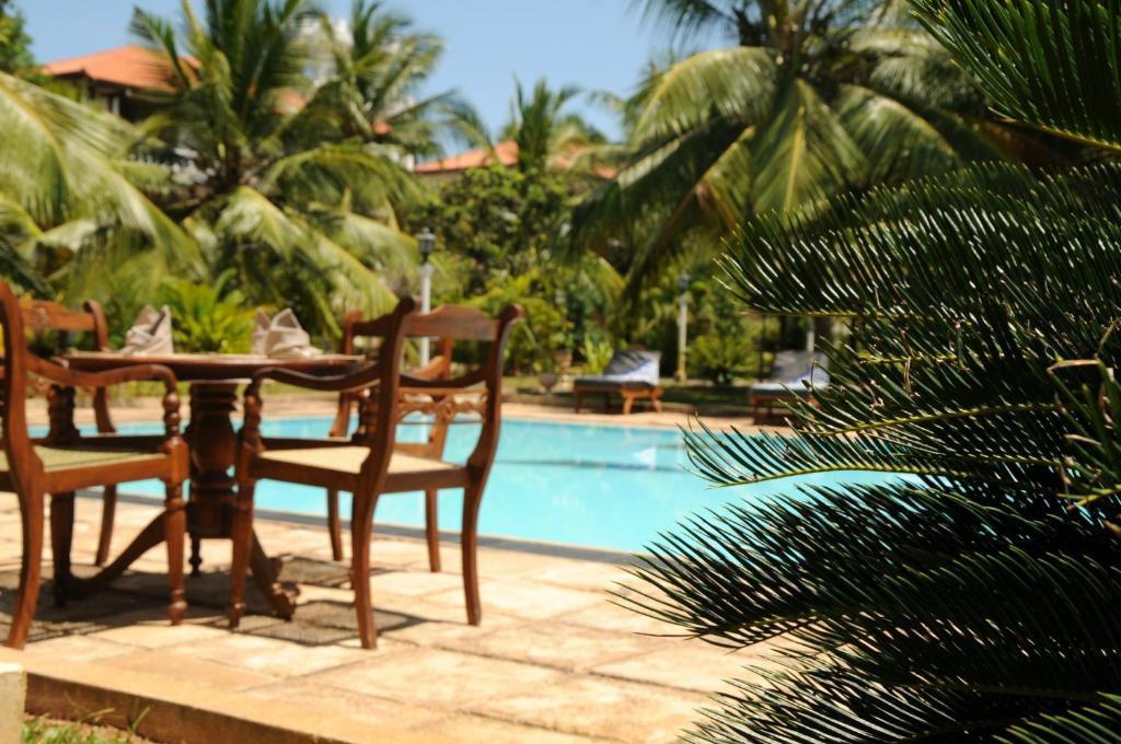 Hotel Lagoon Paradise Negombo Bagian luar foto