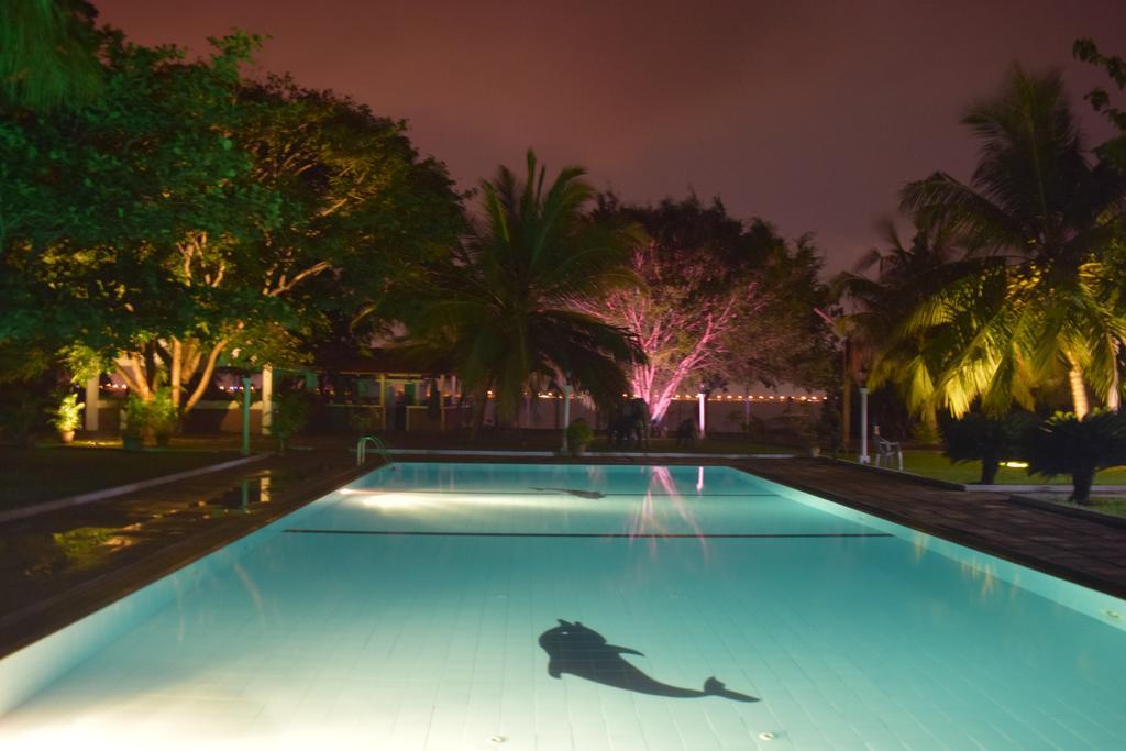Hotel Lagoon Paradise Negombo Bagian luar foto