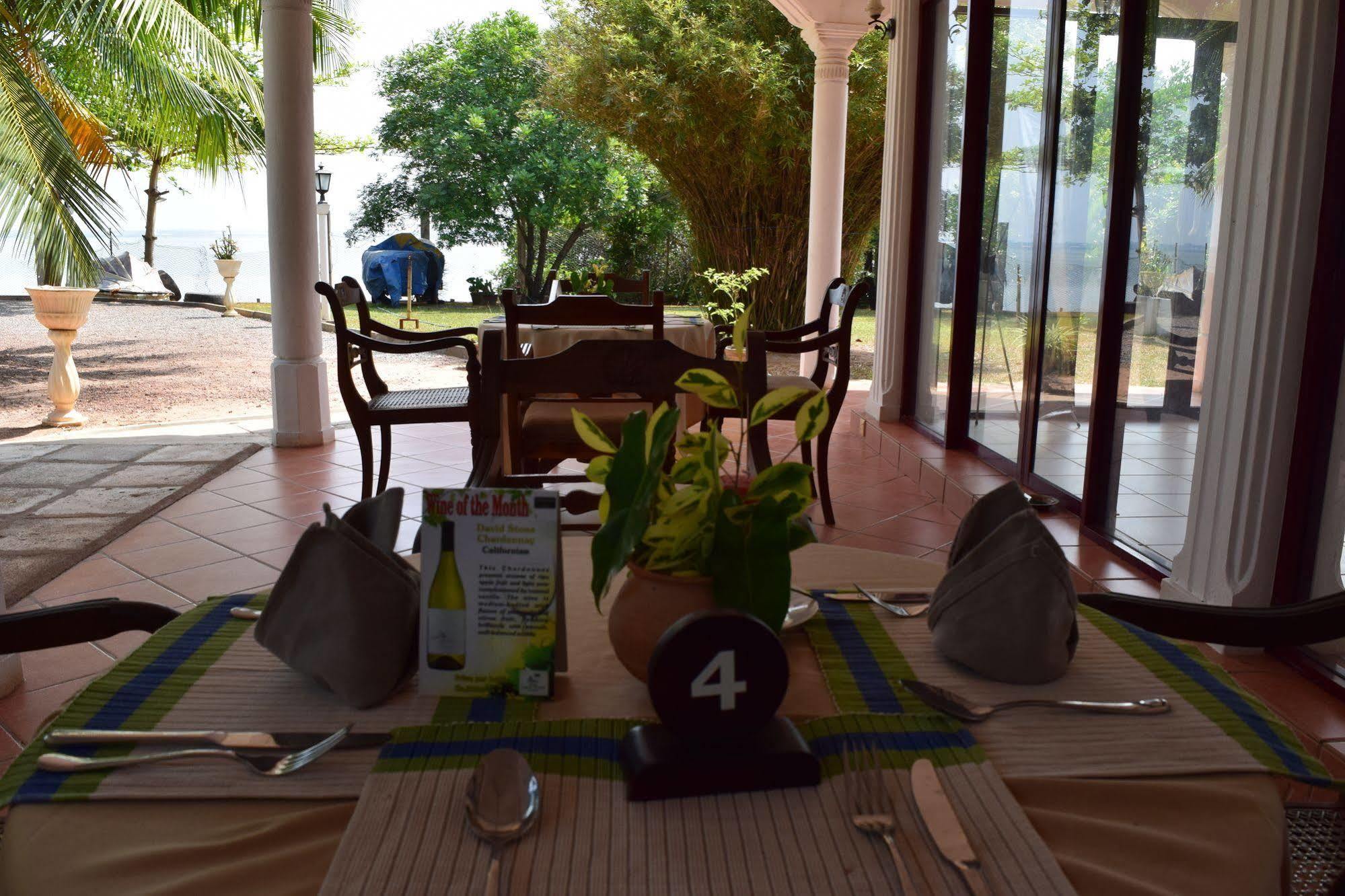 Hotel Lagoon Paradise Negombo Bagian luar foto