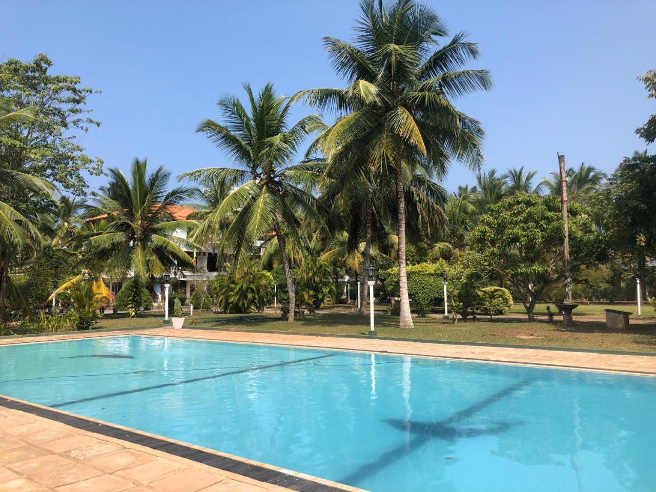Hotel Lagoon Paradise Negombo Bagian luar foto